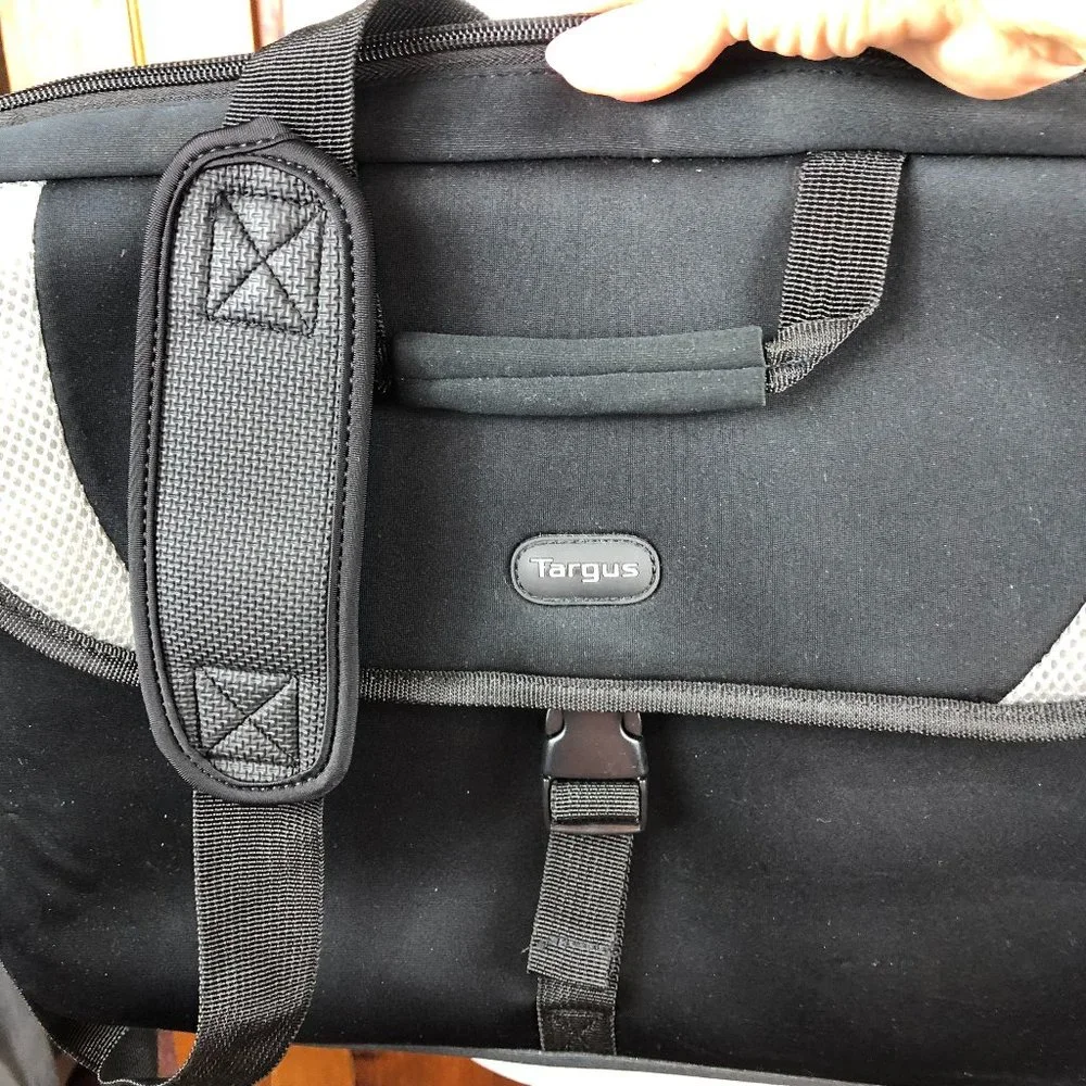 Targus Laptop Sleeve / Bag Office Business Travel Timeless Classic Academia